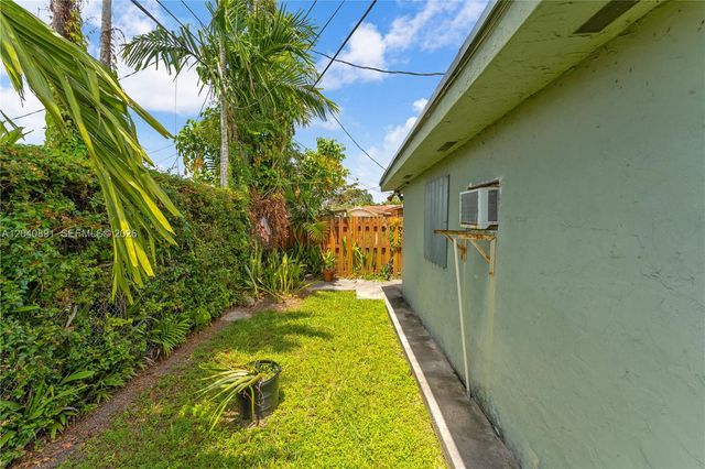6860 SW 18th St, Miami, FL 33155