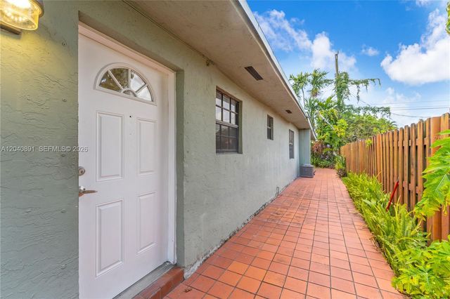 6860 SW 18th St, Miami, FL 33155