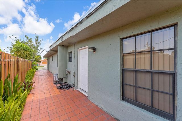 6860 SW 18th St, Miami, FL 33155