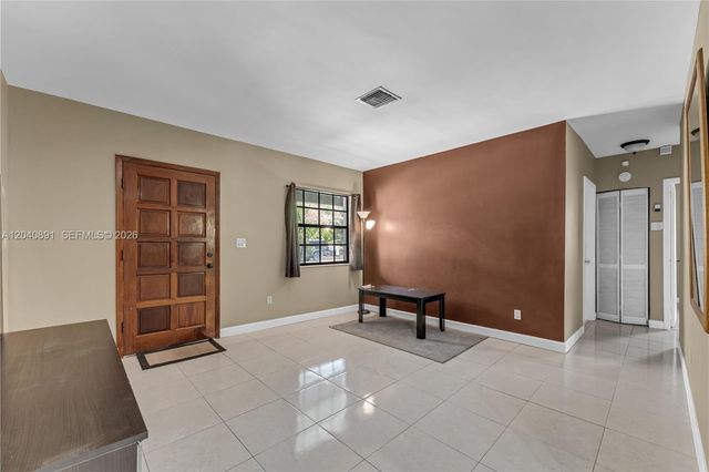 6860 SW 18th St, Miami, FL 33155