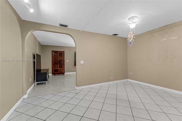 6860 SW 18th St, Miami, FL 33155