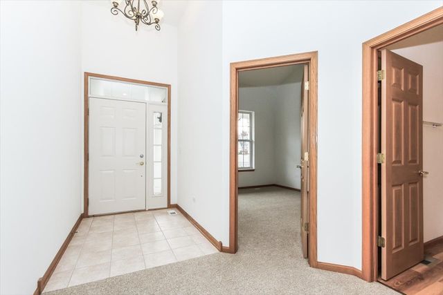 202 Braeburn Circle, Sugar Grove, IL 60554