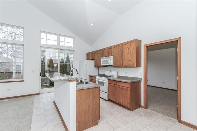 202 Braeburn Circle, Sugar Grove, IL 60554