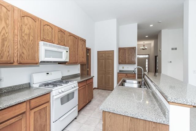 202 Braeburn Circle, Sugar Grove, IL 60554