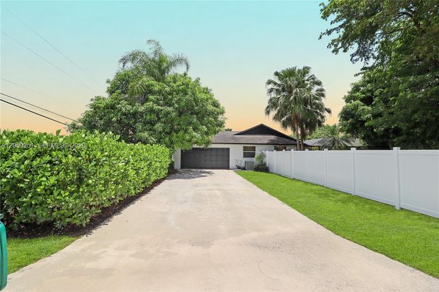 23595 SW 152nd Ave, Homestead, FL 33032