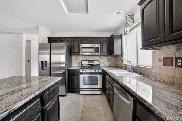 7803 Calle Carrisa Street, Highland, CA 92346