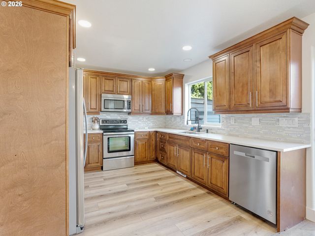 2402 Ne 96TH St, Vancouver, WA 98665