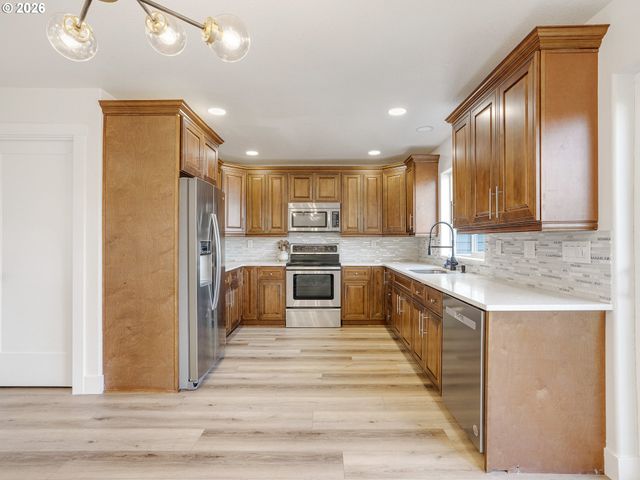 2402 Ne 96TH St, Vancouver, WA 98665