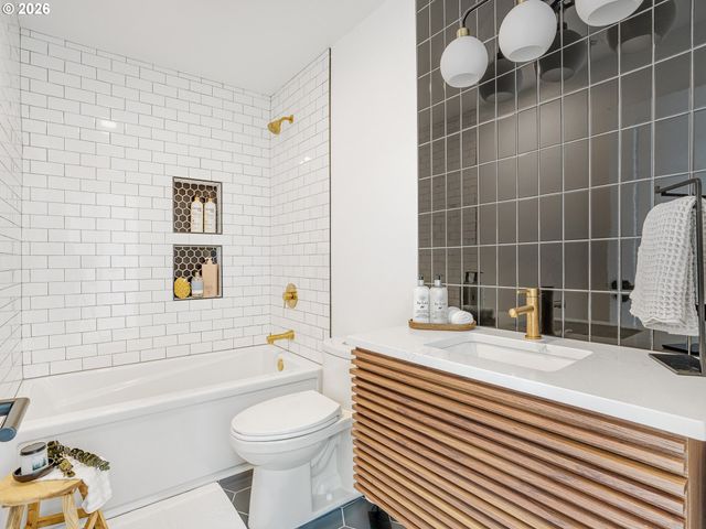 2402 Ne 96TH St, Vancouver, WA 98665