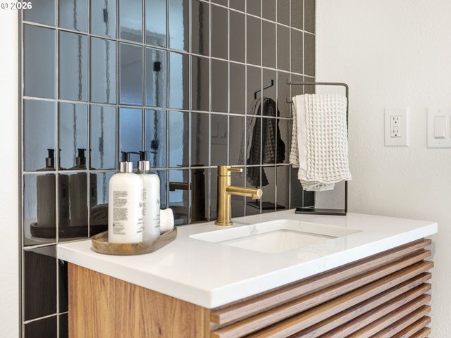 2402 Ne 96TH St, Vancouver, WA 98665