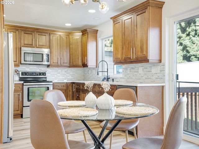 2402 Ne 96TH St, Vancouver, WA 98665