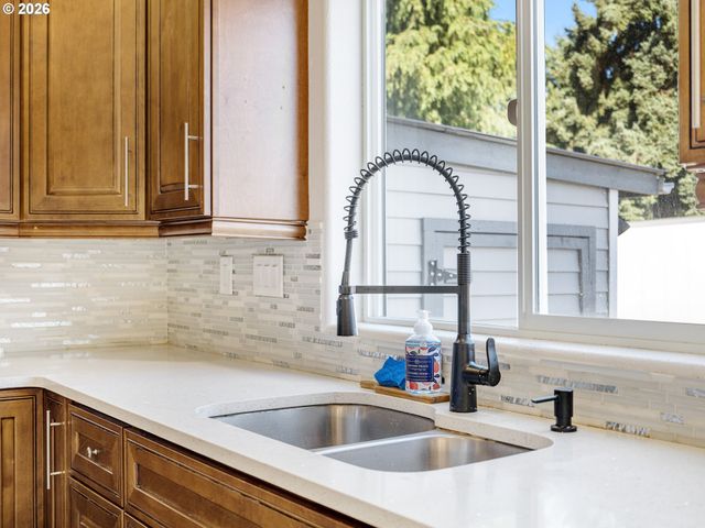 2402 Ne 96TH St, Vancouver, WA 98665