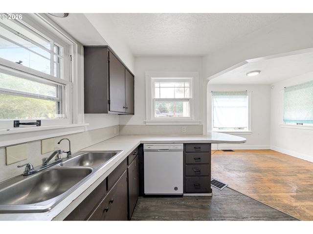 2514 Ne 102ND Ave, Portland, OR 97220