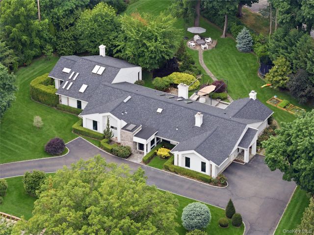 3 Engineers Road, Roslyn Harbor, NY 11576