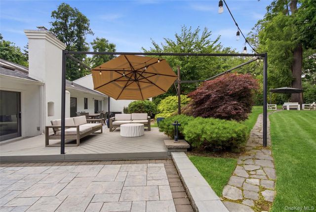 3 Engineers Road, Roslyn Harbor, NY 11576