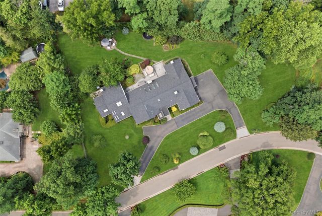 3 Engineers Road, Roslyn Harbor, NY 11576