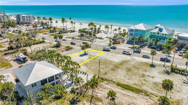 111 Coconut DR, Fort Myers Beach, FL 33931