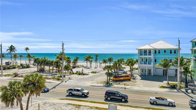 111 Coconut DR, Fort Myers Beach, FL 33931