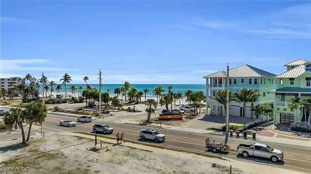 111 Coconut DR, Fort Myers Beach, FL 33931