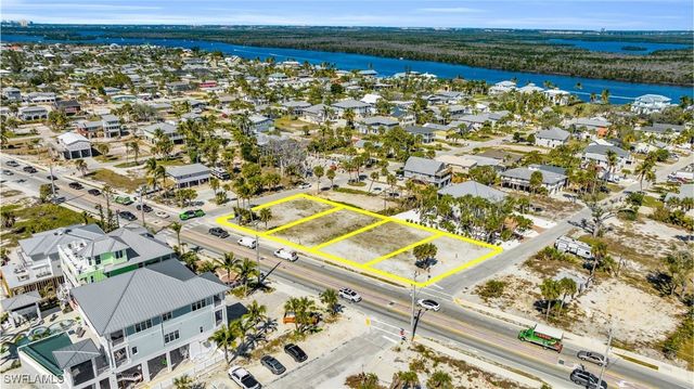 111 Coconut DR, Fort Myers Beach, FL 33931