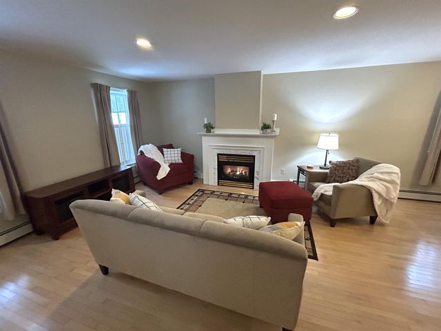 25 Stannard Drive, Essex, VT 05452