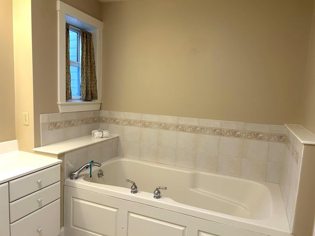 25 Stannard Drive, Essex, VT 05452