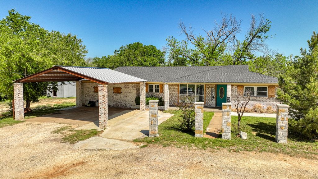 760 College Farm, Stephenville, TX 76401