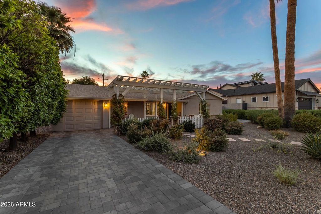 4126 N 44TH Place, Phoenix, AZ 85018 — photo 2