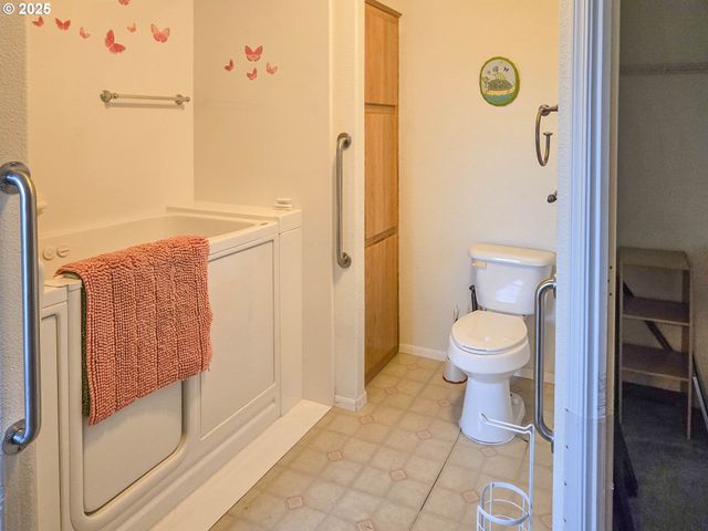 550 S STATE St 115, Sutherlin, OR 97479