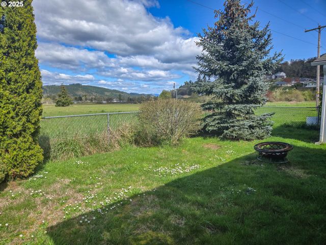 550 S STATE St 115, Sutherlin, OR 97479