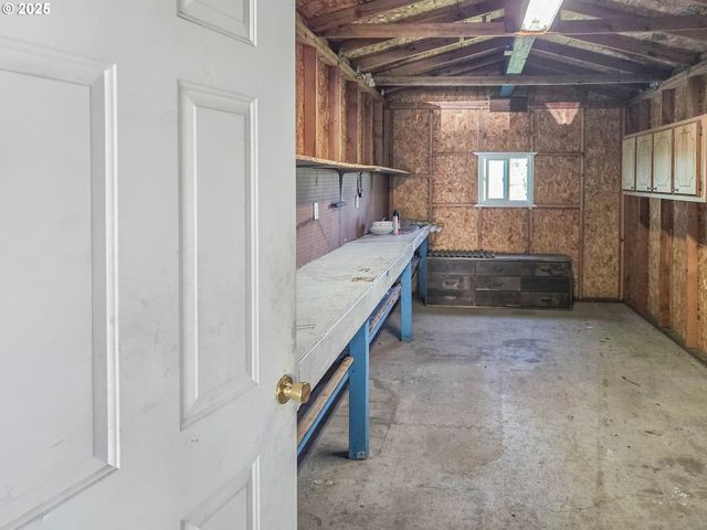 550 S STATE St 115, Sutherlin, OR 97479