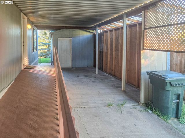 550 S STATE St 115, Sutherlin, OR 97479