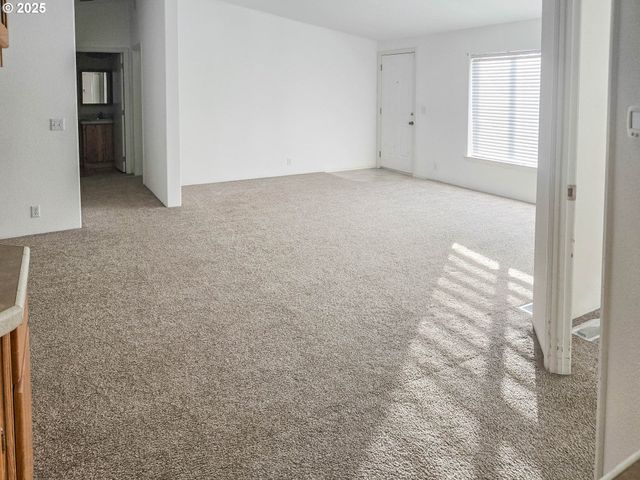 550 S STATE St 115, Sutherlin, OR 97479