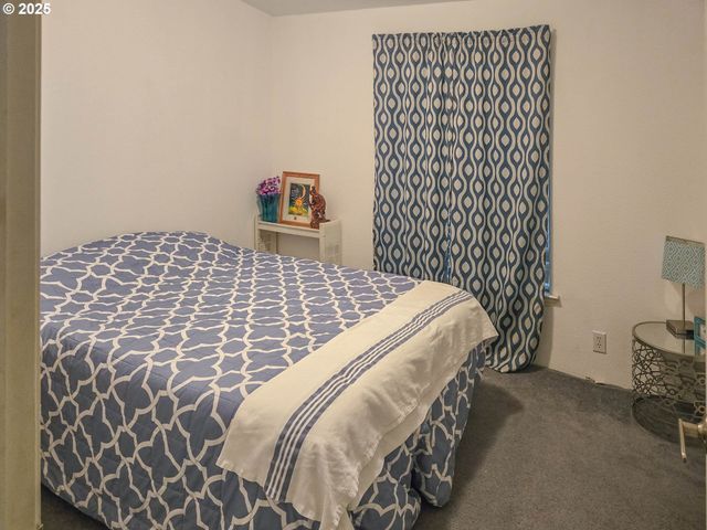 550 S STATE St 115, Sutherlin, OR 97479