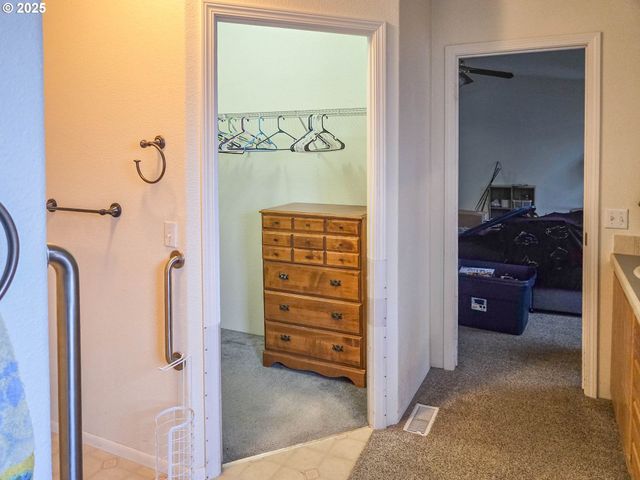 550 S STATE St 115, Sutherlin, OR 97479