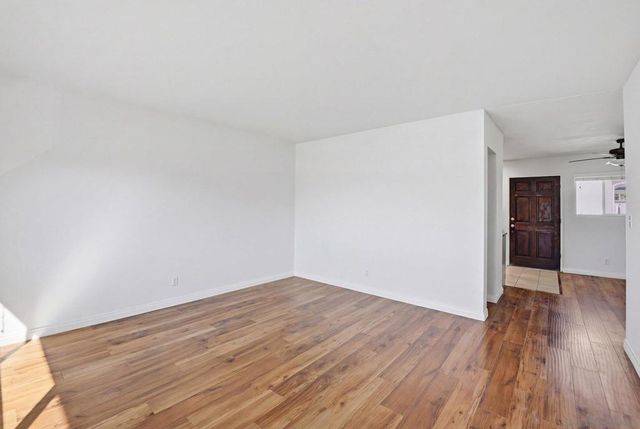 4875 Cole St 69, San Diego, CA 92117