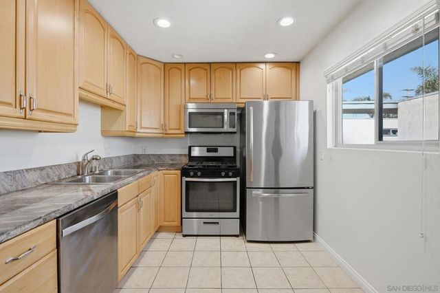 4875 Cole St 69, San Diego, CA 92117