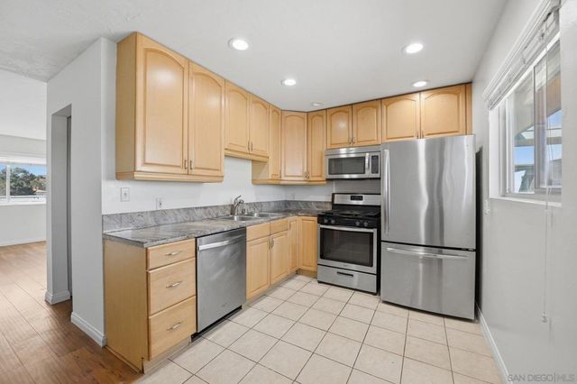 4875 Cole St 69, San Diego, CA 92117