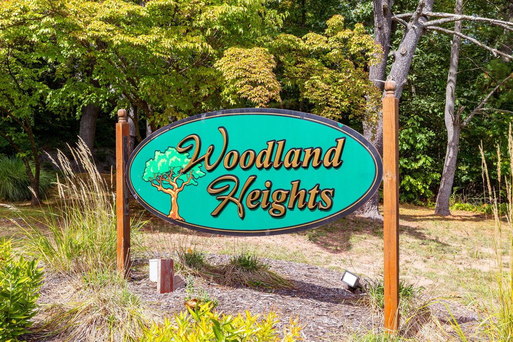 176 Woodland Drive 176, Cromwell, CT 06416