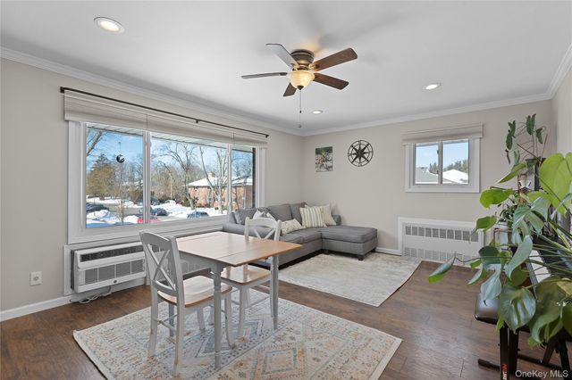 294 Edmunton Drive K18, North Babylon, NY 11703