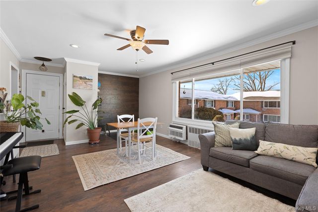 294 Edmunton Drive K18, North Babylon, NY 11703