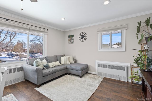 294 Edmunton Drive K18, North Babylon, NY 11703