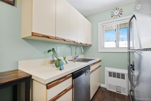 294 Edmunton Drive K18, North Babylon, NY 11703