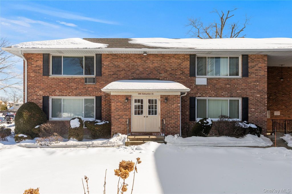 294 Edmunton Drive K18, North Babylon, NY 11703