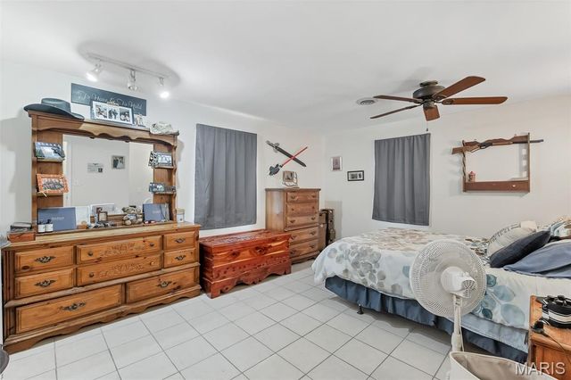 10 Highway J, Wright City, MO 63390