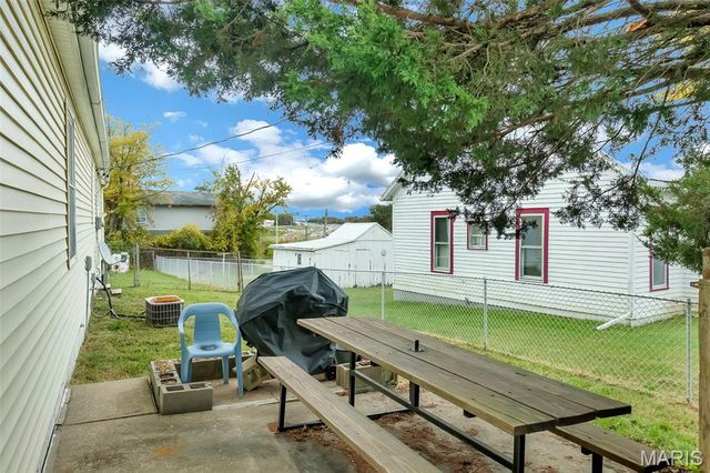 10 Highway J, Wright City, MO 63390