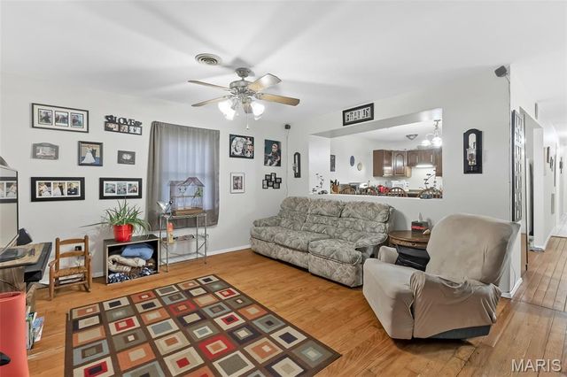10 Highway J, Wright City, MO 63390