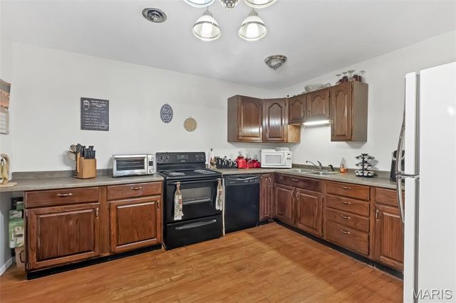 10 Highway J, Wright City, MO 63390