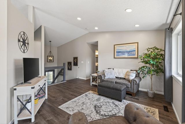 10597 61st Street NE, Albertville, MN 55301