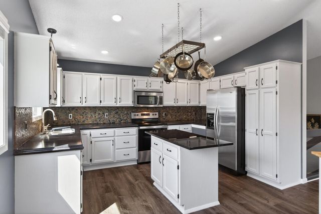 10597 61st Street NE, Albertville, MN 55301